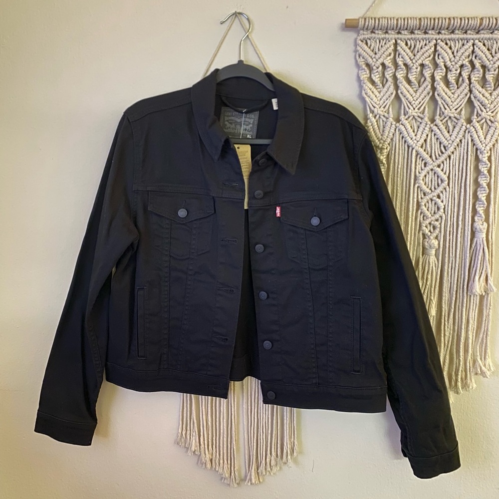 ✨SOLD✨ Levi’s Black Denim Jacket